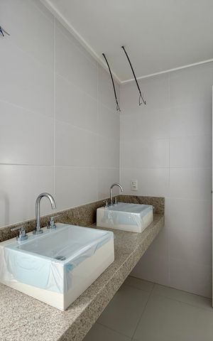Apartamento à venda com 270m², 4 quartos e 4 vagas Apartamento à venda com 270m², 4 quartos e 4 vagasBanheiro Suíte 1