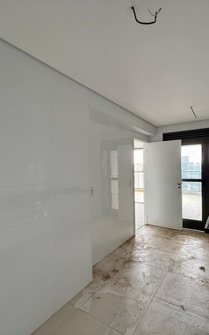 Apartamento à venda com 270m², 4 quartos e 4 vagas Apartamento à venda com 270m², 4 quartos e 4 vagasCozinha