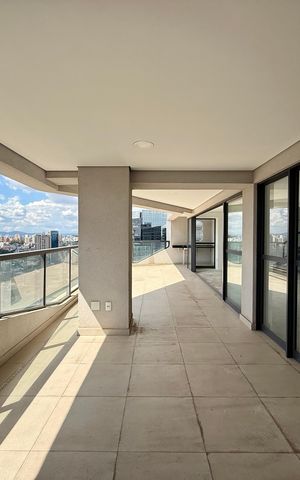 Apartamento à venda com 270m², 4 quartos e 4 vagas Apartamento à venda com 270m², 4 quartos e 4 vagasVaranda