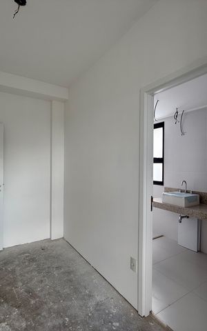Apartamento à venda com 270m², 4 quartos e 4 vagas Apartamento à venda com 270m², 4 quartos e 4 vagasCloset Suite 1