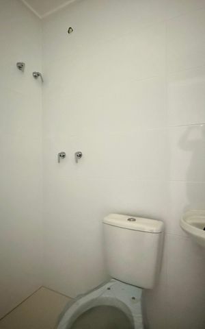Apartamento à venda com 270m², 4 quartos e 4 vagas Apartamento à venda com 270m², 4 quartos e 4 vagasBanheiro de Serviço