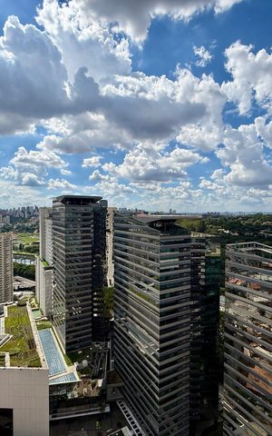 Apartamento à venda com 270m², 4 quartos e 4 vagas Apartamento à venda com 270m², 4 quartos e 4 vagasVista
