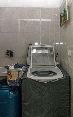 Casa à venda com 183m², 4 quartos e 2 vagas Casa à venda com 183m², 4 quartos e 2 vagasárea de serviço na garagem casa 2_1
