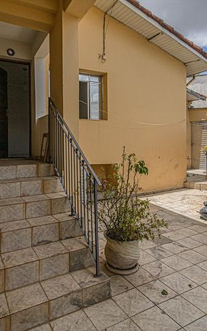 Casa à venda com 183m², 4 quartos e 2 vagas Casa à venda com 183m², 4 quartos e 2 vagasgaragem_1