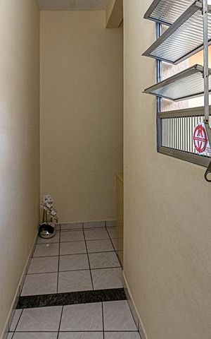 Casa à venda com 183m², 4 quartos e 2 vagas Casa à venda com 183m², 4 quartos e 2 vagascorredor para o quarto 2 casa2_1