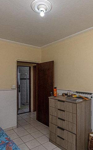 Casa à venda com 183m², 4 quartos e 2 vagas Casa à venda com 183m², 4 quartos e 2 vagassuíte casa 2_4