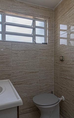 Casa à venda com 183m², 4 quartos e 2 vagas Casa à venda com 183m², 4 quartos e 2 vagasbanheiro social_3