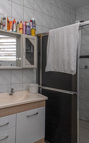Casa à venda com 183m², 4 quartos e 2 vagas Casa à venda com 183m², 4 quartos e 2 vagasbanheiro social casa 2_2