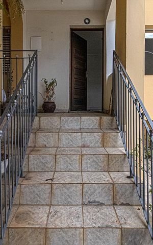 Casa à venda com 183m², 4 quartos e 2 vagas Casa à venda com 183m², 4 quartos e 2 vagasentrada_1
