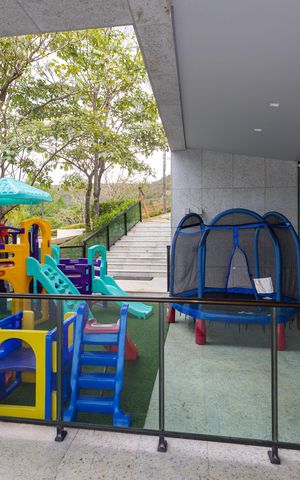 Casa de condomínio à venda com 380m², 4 quartos e 4 vagasÁrea comum - Playground