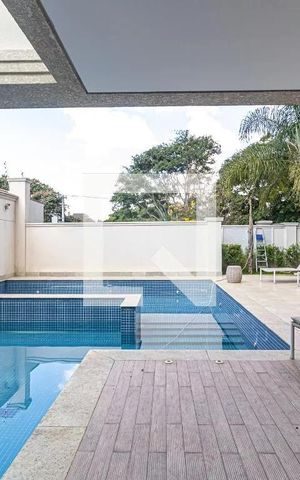 Apartamento à venda com 244m², 4 quartos e 4 vagas Apartamento à venda com 244m², 4 quartos e 4 vagasPiscina