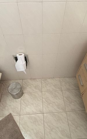 Casa à venda com 228m², 3 quartos e 2 vagas Casa à venda com 228m², 3 quartos e 2 vagasBanheiro