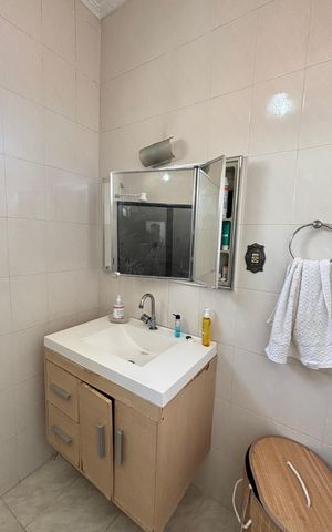 Casa à venda com 228m², 3 quartos e 2 vagas Casa à venda com 228m², 3 quartos e 2 vagasBanheiro