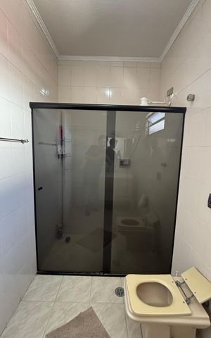 Casa à venda com 228m², 3 quartos e 2 vagas Casa à venda com 228m², 3 quartos e 2 vagasBanheiro