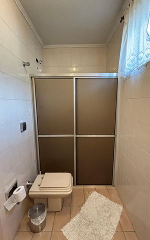 Casa à venda com 228m², 3 quartos e 2 vagas Casa à venda com 228m², 3 quartos e 2 vagasBanheiro