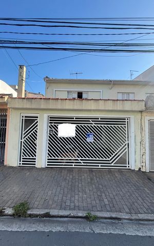 Casa à venda com 228m², 3 quartos e 2 vagas Casa à venda com 228m², 3 quartos e 2 vagasFachada