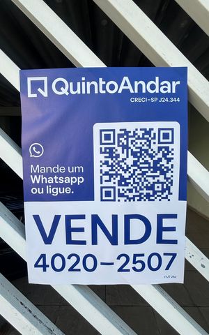 Casa à venda com 228m², 3 quartos e 2 vagas Casa à venda com 228m², 3 quartos e 2 vagasFachada