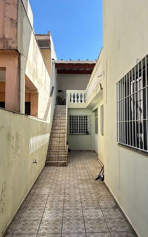 Casa à venda com 228m², 3 quartos e 2 vagas Casa à venda com 228m², 3 quartos e 2 vagasQuintal