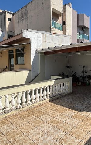 Casa à venda com 228m², 3 quartos e 2 vagas Casa à venda com 228m², 3 quartos e 2 vagasQuintal