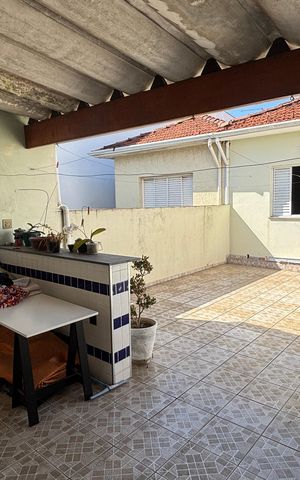 Casa à venda com 228m², 3 quartos e 2 vagas Casa à venda com 228m², 3 quartos e 2 vagasQuintal