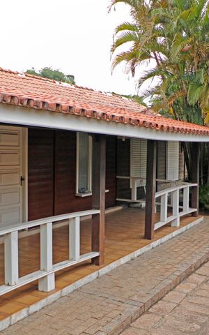 Casa de condomínio para alugar com 840m², 3 quartos e 4 vagasFachada