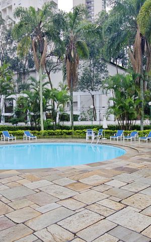 Apartamento para alugar com 110m², 3 quartos e 2 vagas Apartamento para alugar com 110m², 3 quartos e 2 vagasÁrea comum - Piscina
