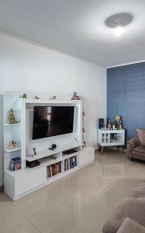 Casa à venda com 200m², 2 quartos e 2 vagasSala
