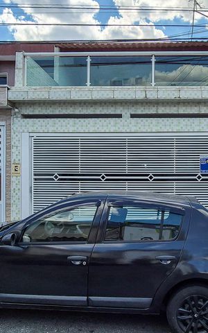 Casa à venda com 200m², 2 quartos e 2 vagasFachada