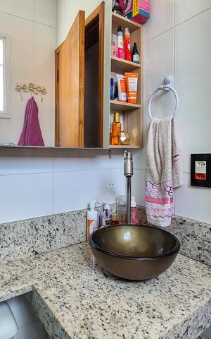 Casa à venda com 200m², 2 quartos e 2 vagasBanheiro Social