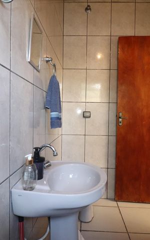 Casa à venda com 138m², 3 quartos e 1 vagaBanheiro 2