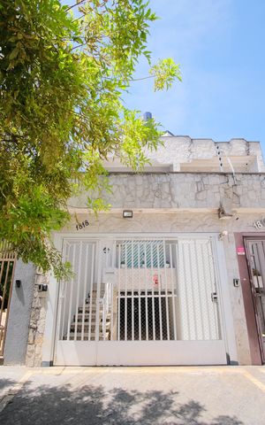 Casa à venda com 320m², 4 quartos e 7 vagasFachada