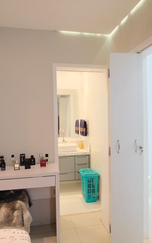 Casa à venda com 320m², 4 quartos e 7 vagasSuíte 2