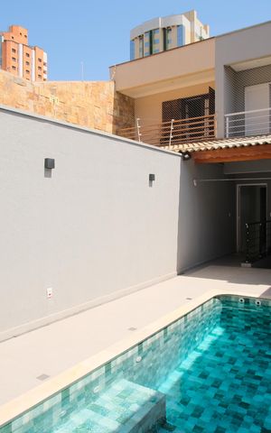 Casa à venda com 320m², 4 quartos e 7 vagasQuintal