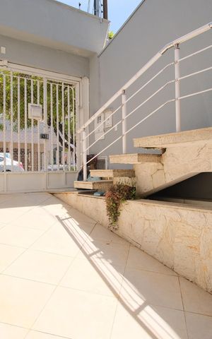 Casa à venda com 320m², 4 quartos e 7 vagasEntrada