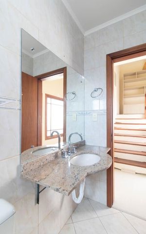 Casa para alugar com 195m², 3 quartos e 3 vagasBanheiro Social