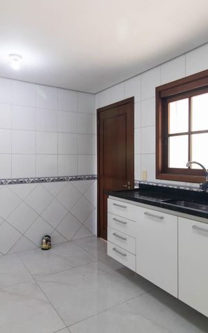 Casa para alugar com 195m², 3 quartos e 3 vagasCozinha