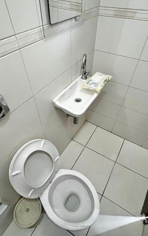 Casa para alugar com 175m², 3 quartos e 2 vagas Casa para alugar com 175m², 3 quartos e 2 vagasBanheiro de serviço