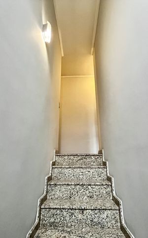 Casa para alugar com 175m², 3 quartos e 2 vagas Casa para alugar com 175m², 3 quartos e 2 vagasEscada