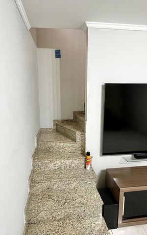 Casa para alugar com 175m², 3 quartos e 2 vagas Casa para alugar com 175m², 3 quartos e 2 vagasEscada
