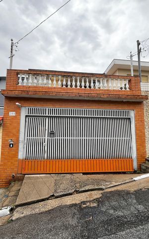 Casa para alugar com 175m², 3 quartos e 2 vagas Casa para alugar com 175m², 3 quartos e 2 vagasFachada