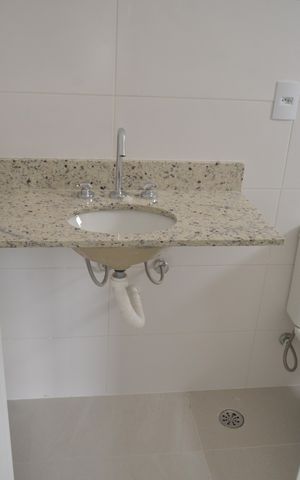 Apartamento à venda com 55m², 2 quartos e 2 vagasBanheiro da Suíte
