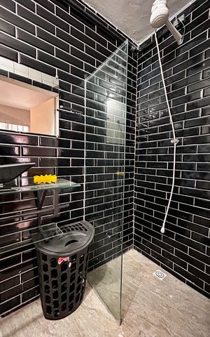 Casa à venda com 196m², 4 quartos e sem vaga Casa à venda com 196m², 4 quartos e sem vagaBanheiro de Serviço