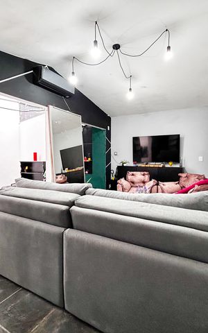 Casa à venda com 196m², 4 quartos e sem vaga Casa à venda com 196m², 4 quartos e sem vagaSala