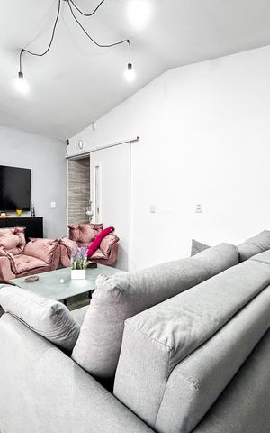 Casa à venda com 196m², 4 quartos e sem vaga Casa à venda com 196m², 4 quartos e sem vagaSala