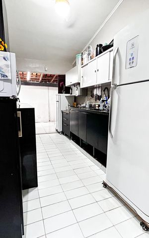 Casa à venda com 196m², 4 quartos e sem vaga Casa à venda com 196m², 4 quartos e sem vagaCozinha