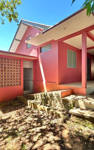 Casa à venda com 163m², 3 quartos e 2 vagasFachada