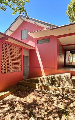 Casa à venda com 163m², 3 quartos e 2 vagasFachada
