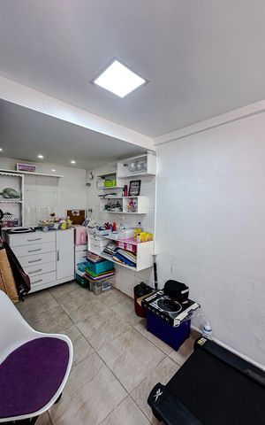 Casa à venda com 180m², 2 quartos e 2 vagas Casa à venda com 180m², 2 quartos e 2 vagasQuarto de Serviço