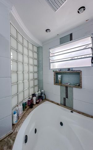 Casa à venda com 180m², 2 quartos e 2 vagas Casa à venda com 180m², 2 quartos e 2 vagasBanheiro da Suíte 2
