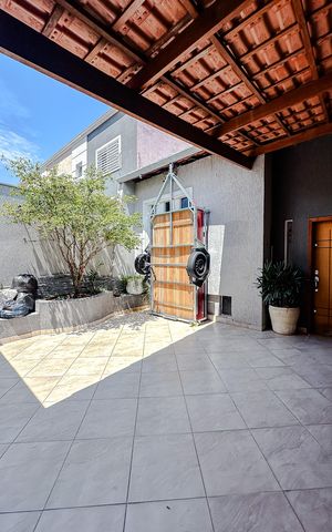 Casa à venda com 180m², 2 quartos e 2 vagas Casa à venda com 180m², 2 quartos e 2 vagasGaragem
